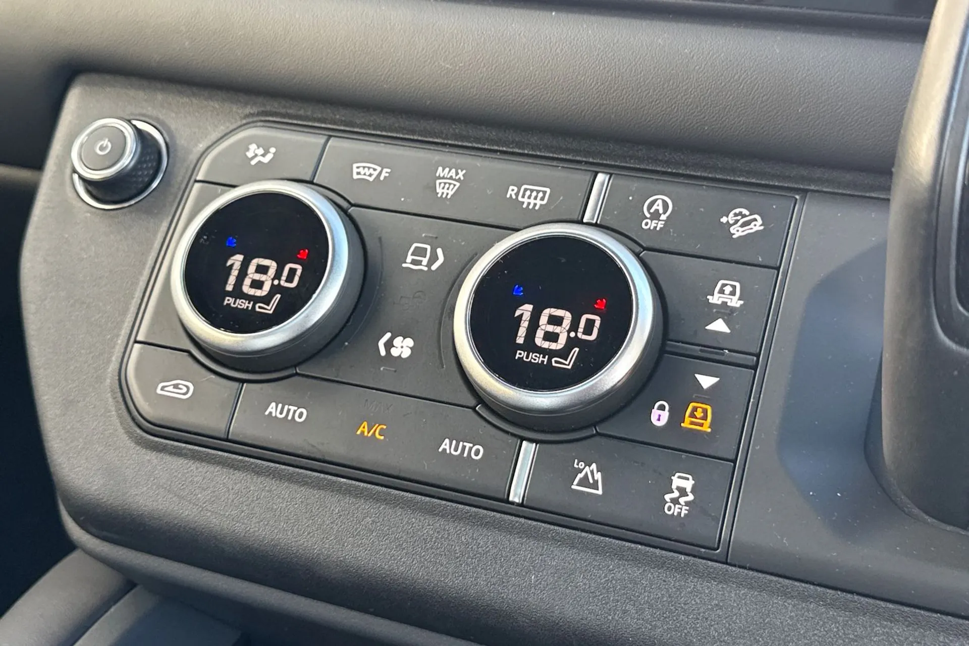 LAND ROVER DEFENDER thumbnail image number 51