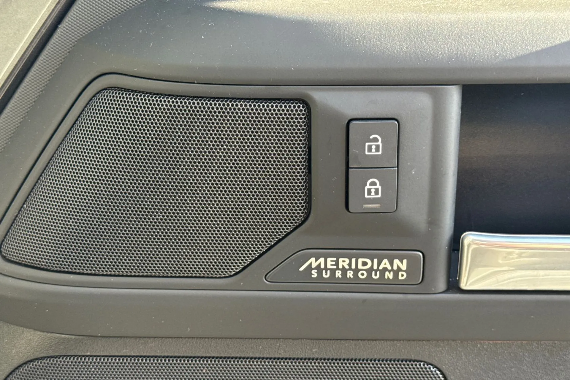 LAND ROVER DEFENDER thumbnail image number 53