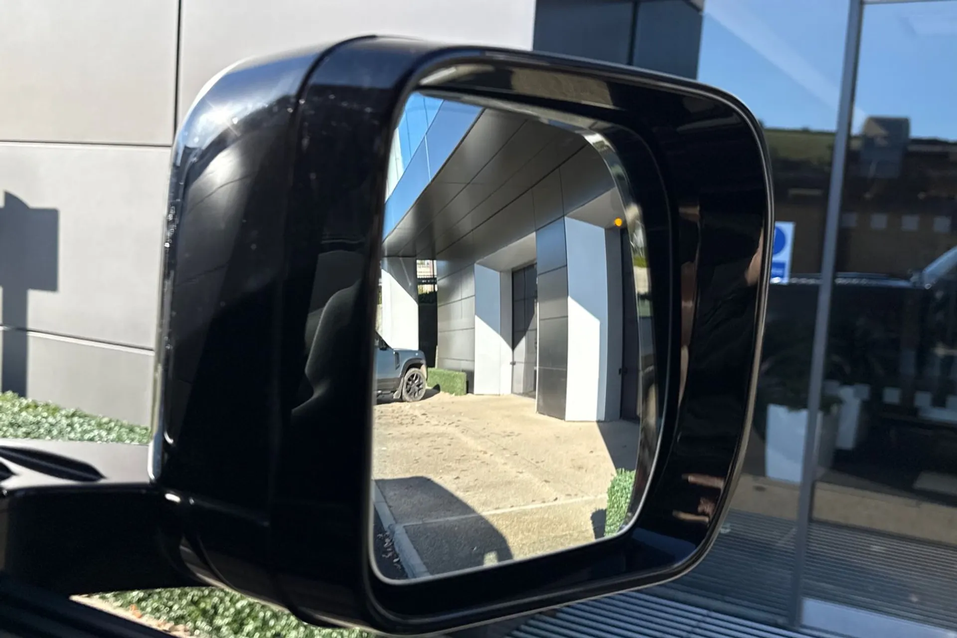 LAND ROVER DEFENDER thumbnail image number 31