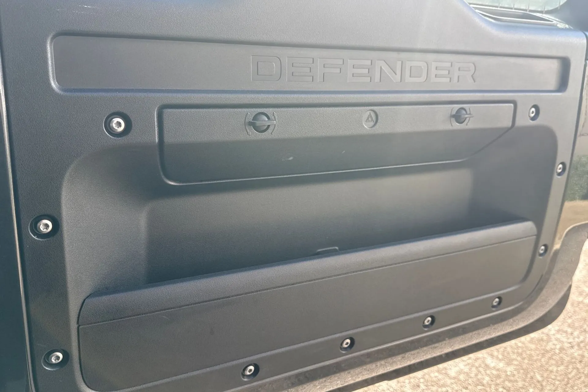 LAND ROVER DEFENDER thumbnail image number 36