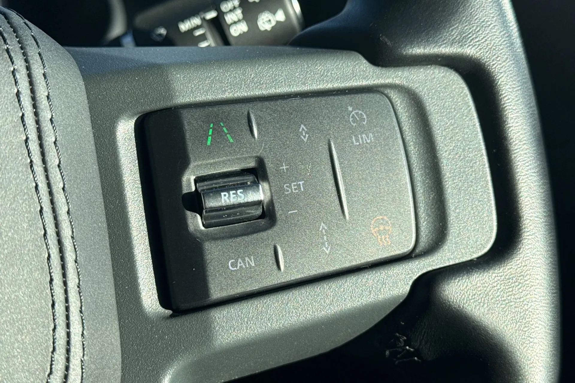 LAND ROVER DEFENDER thumbnail image number 50