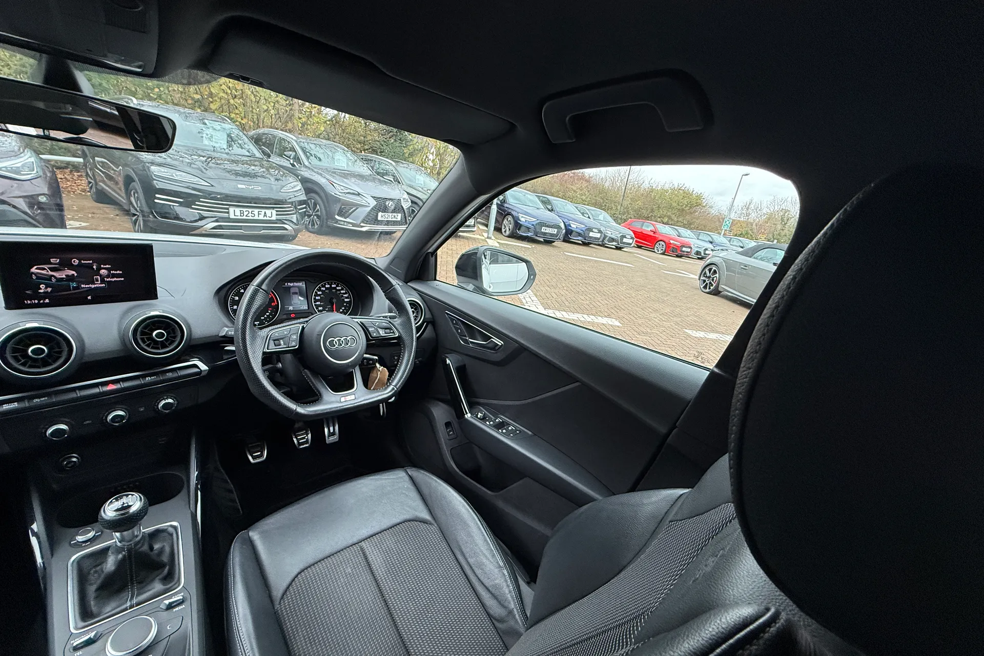 Audi Q2 thumbnail image number 35