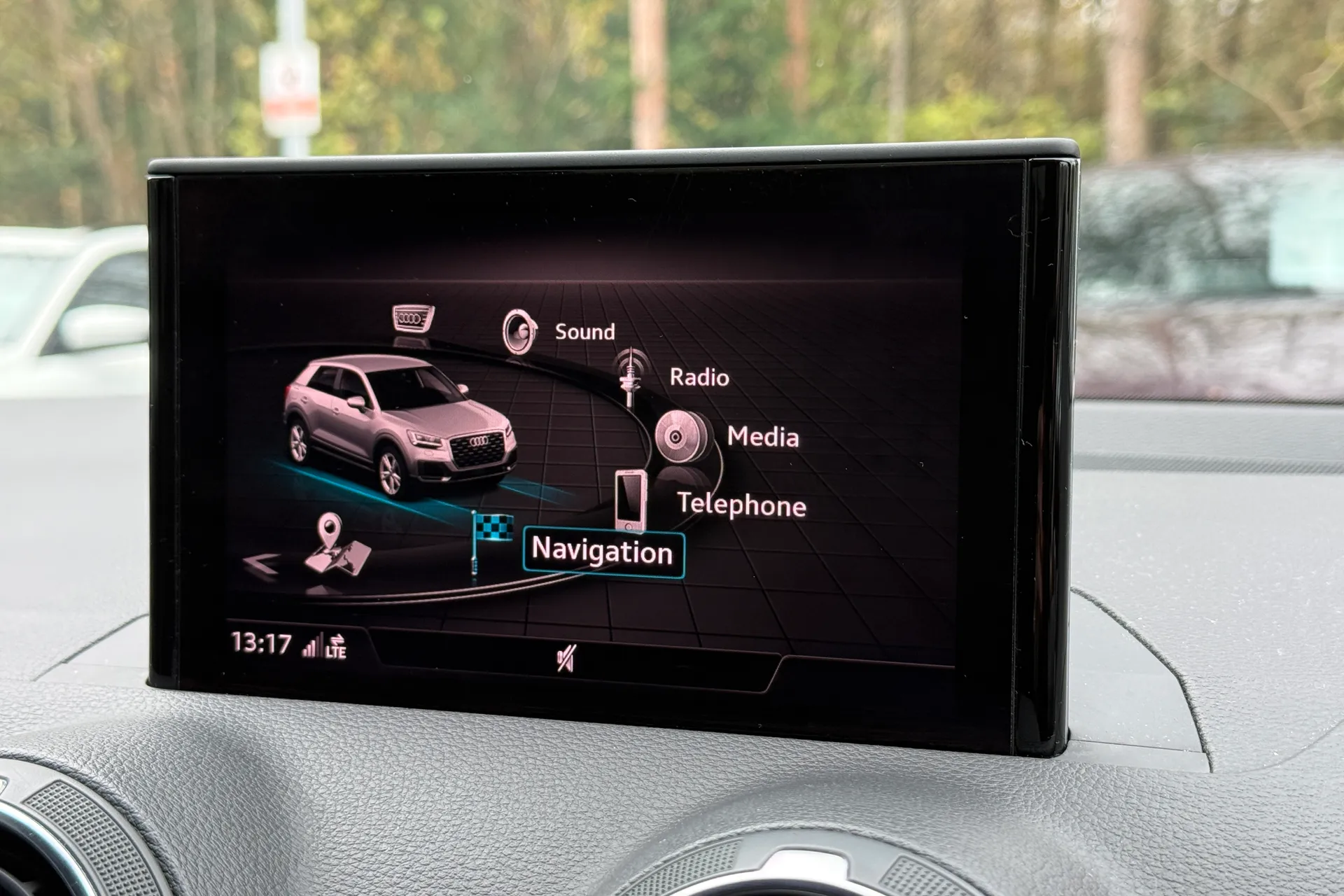 Audi Q2 thumbnail image number 13