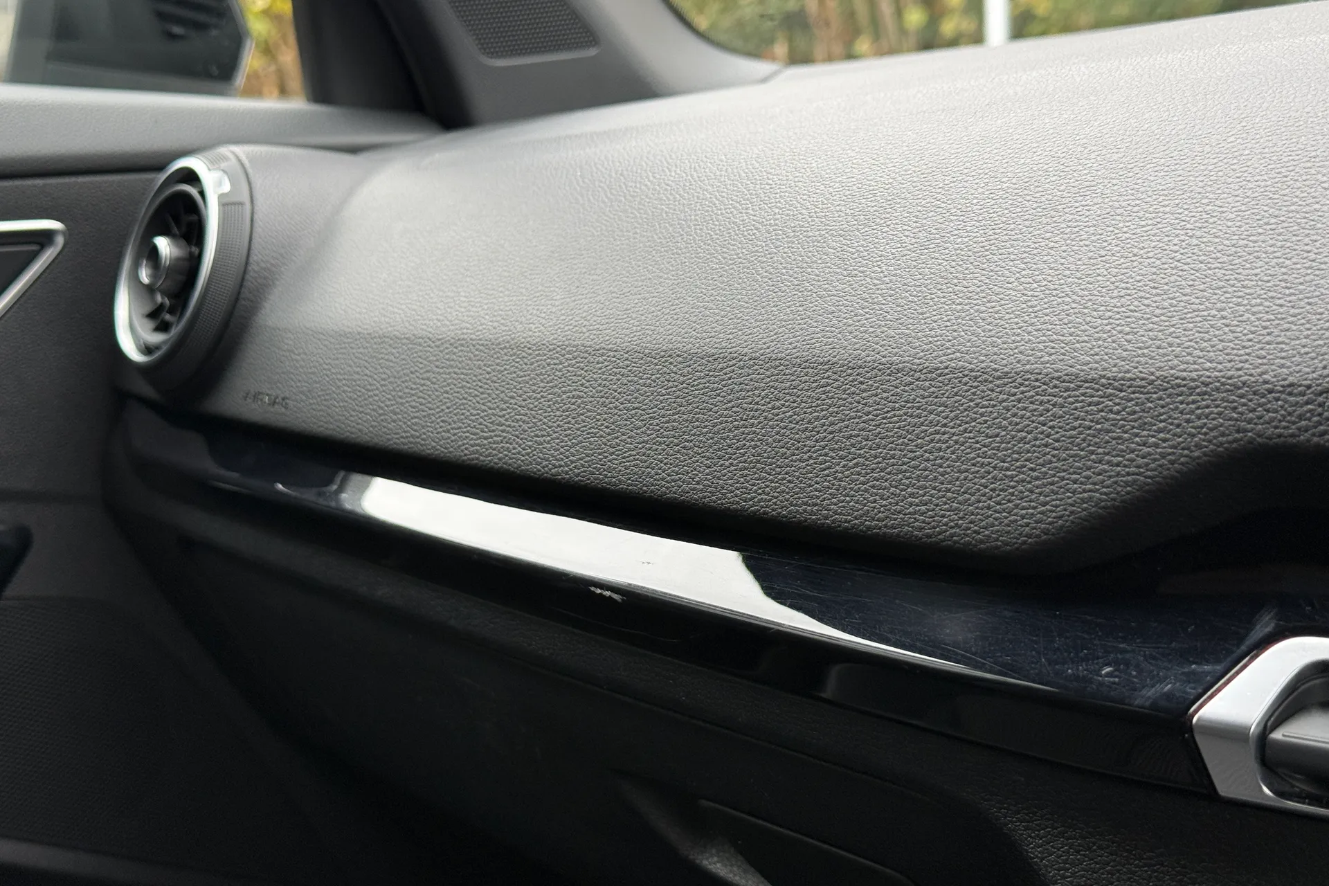 Audi Q2 thumbnail image number 24