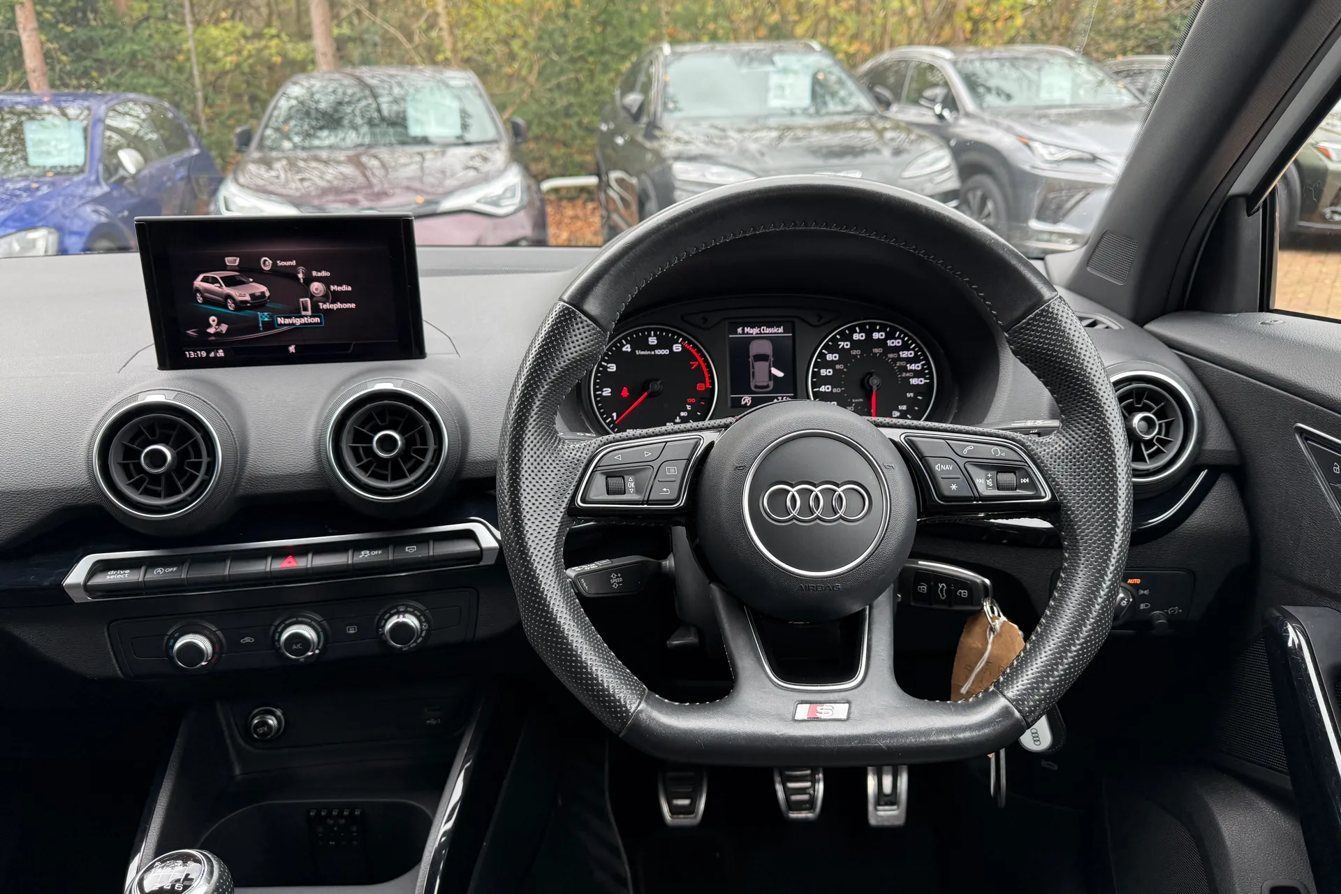 Audi Q2 thumbnail image number 4