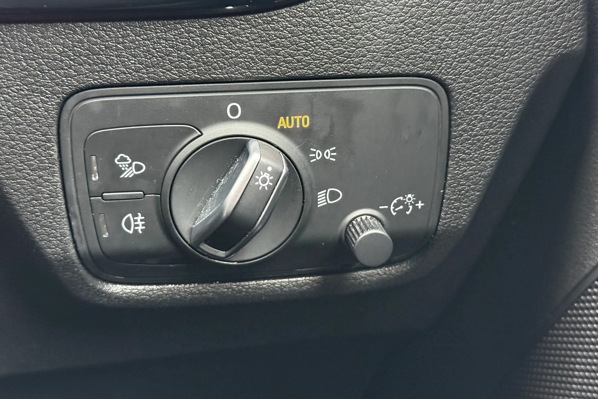 Audi Q2 thumbnail image number 20