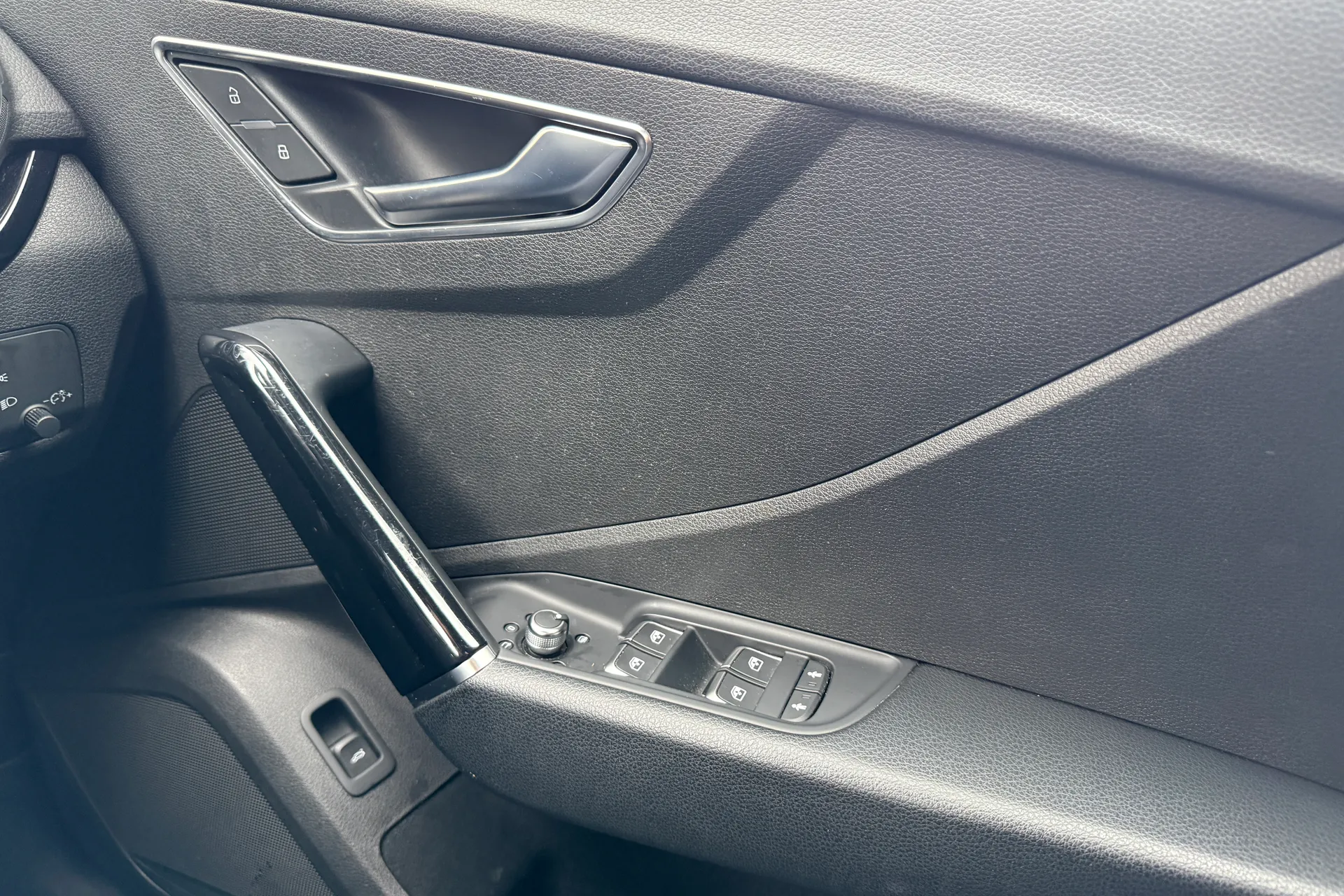 Audi Q2 thumbnail image number 21