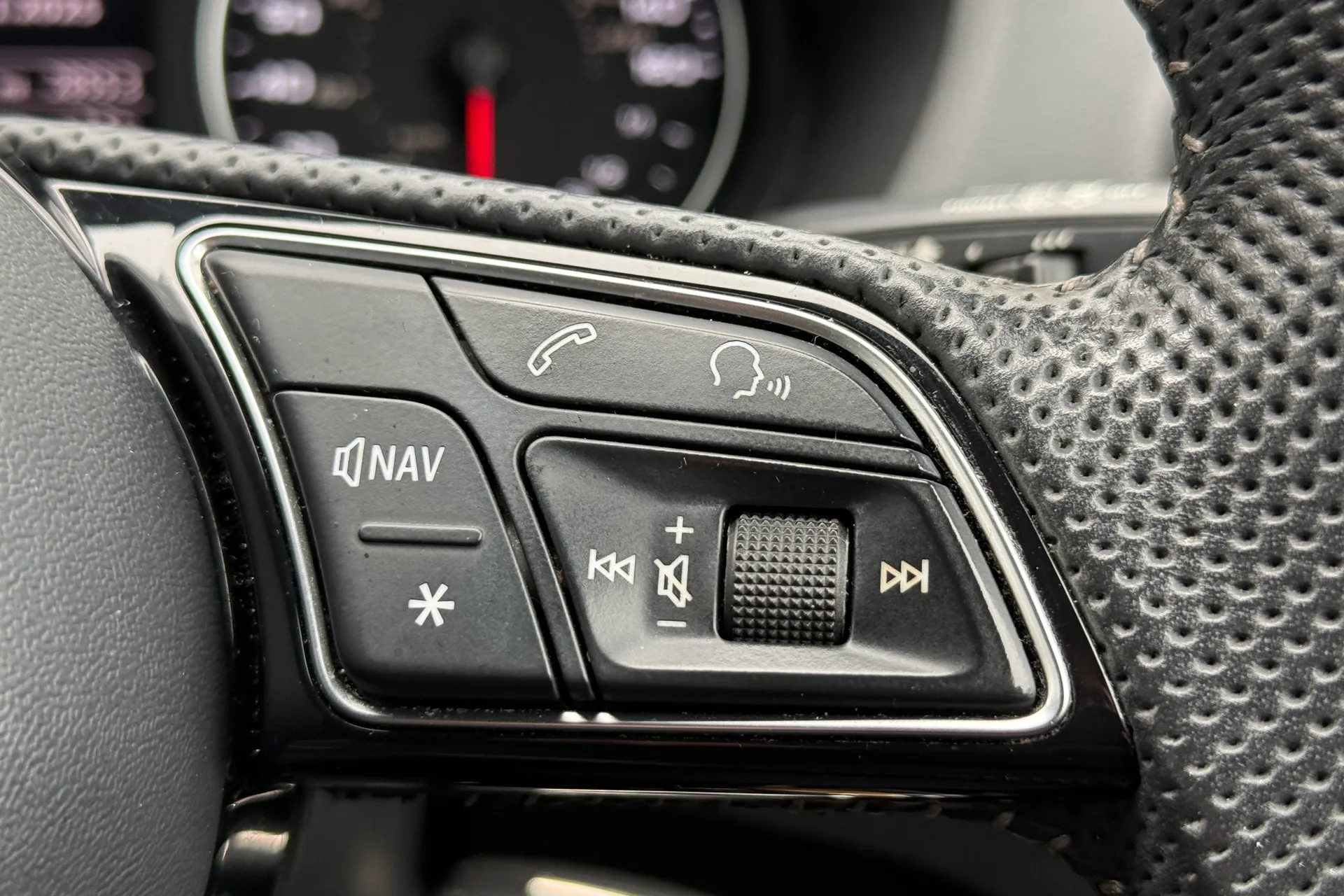 Audi Q2 thumbnail image number 16