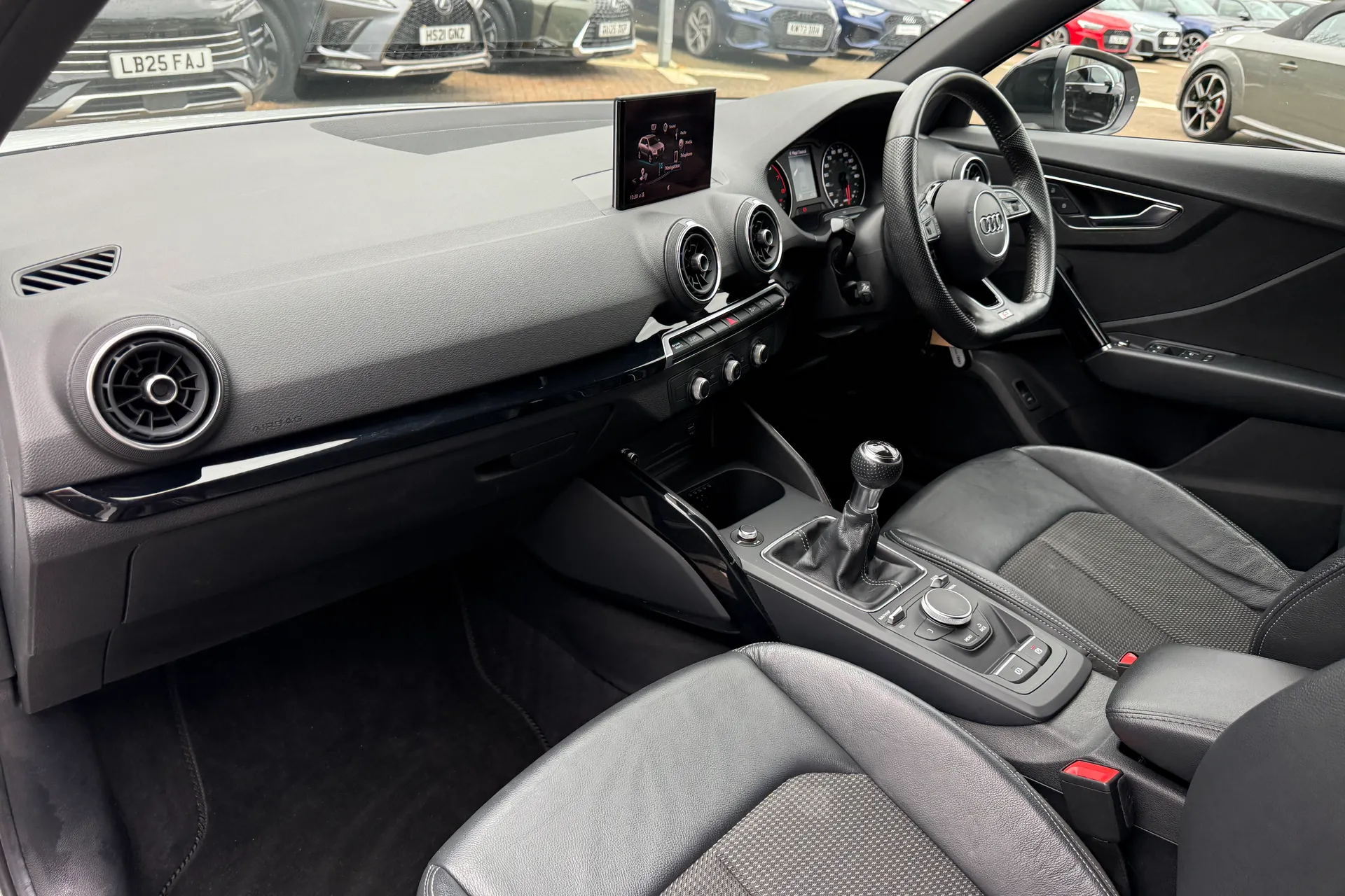 Audi Q2 thumbnail image number 5