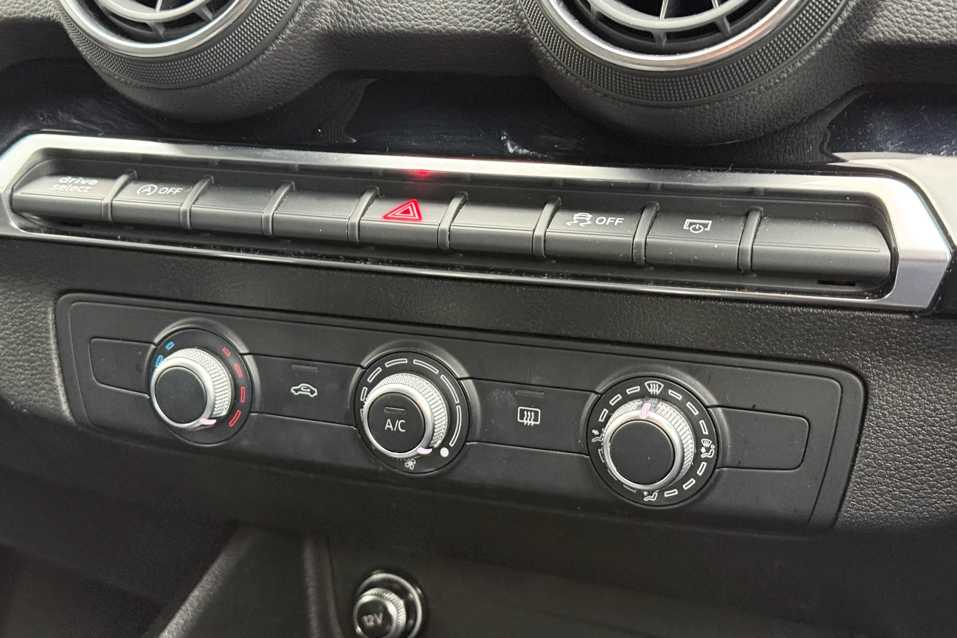 Audi Q2 thumbnail image number 22