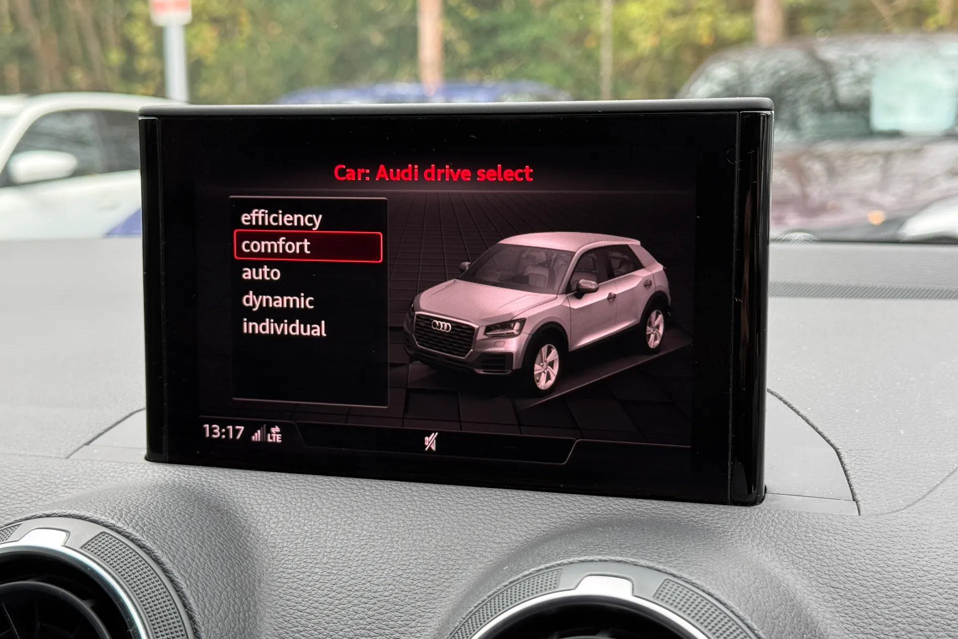 Audi Q2 thumbnail image number 14