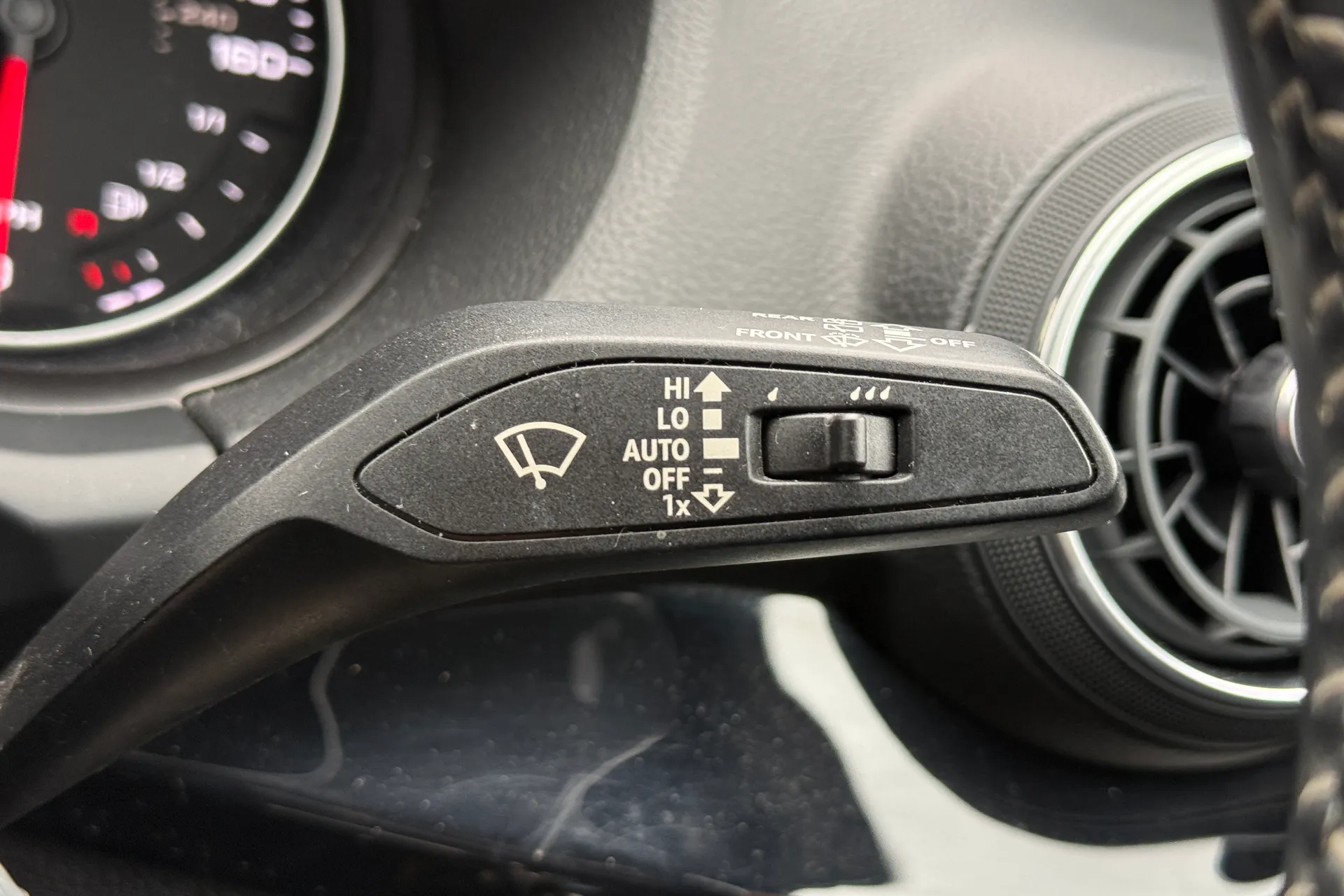 Audi Q2 thumbnail image number 19