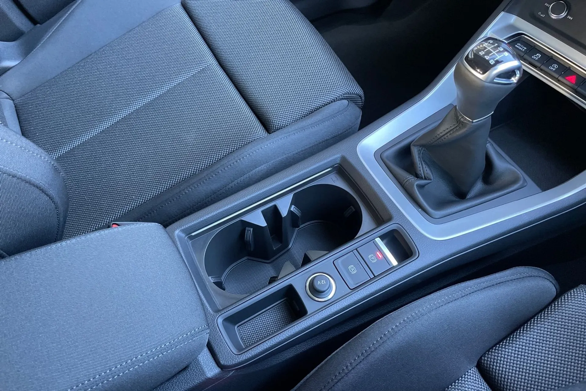 Audi Q3 thumbnail image number 40