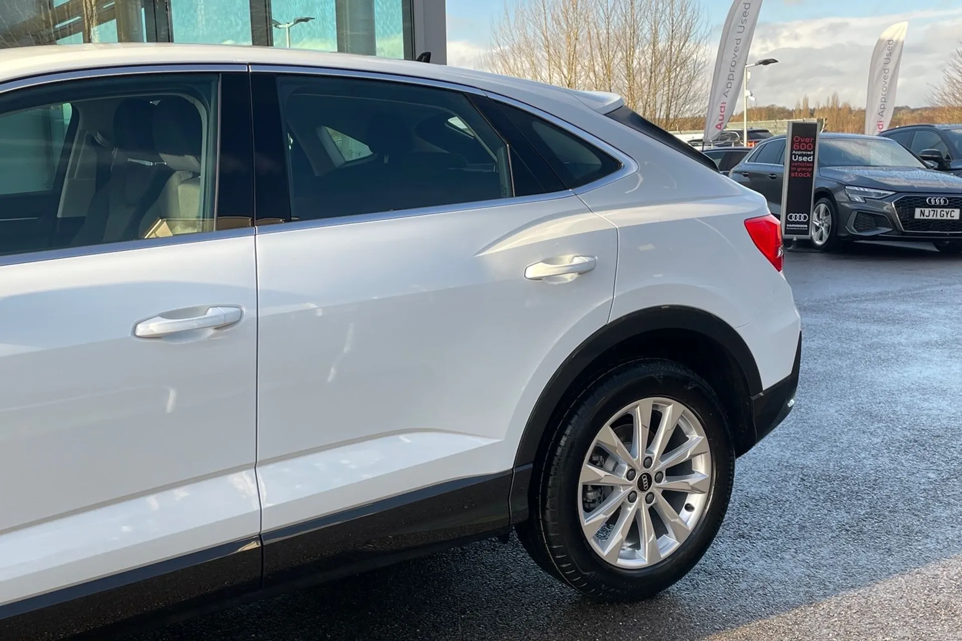 Audi Q3 thumbnail image number 14