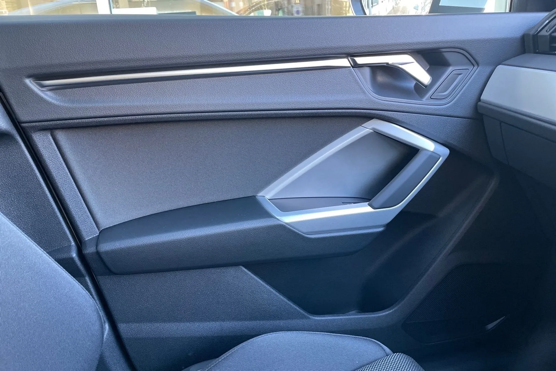 Audi Q3 thumbnail image number 39