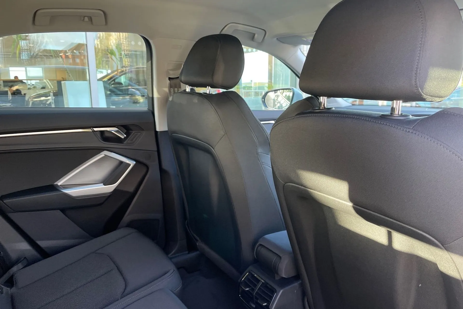 Audi Q3 thumbnail image number 23