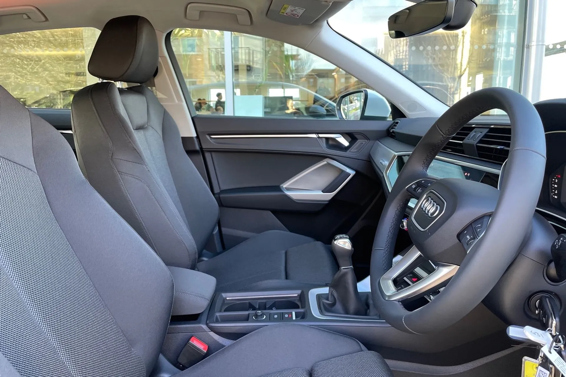 Audi Q3 thumbnail image number 25