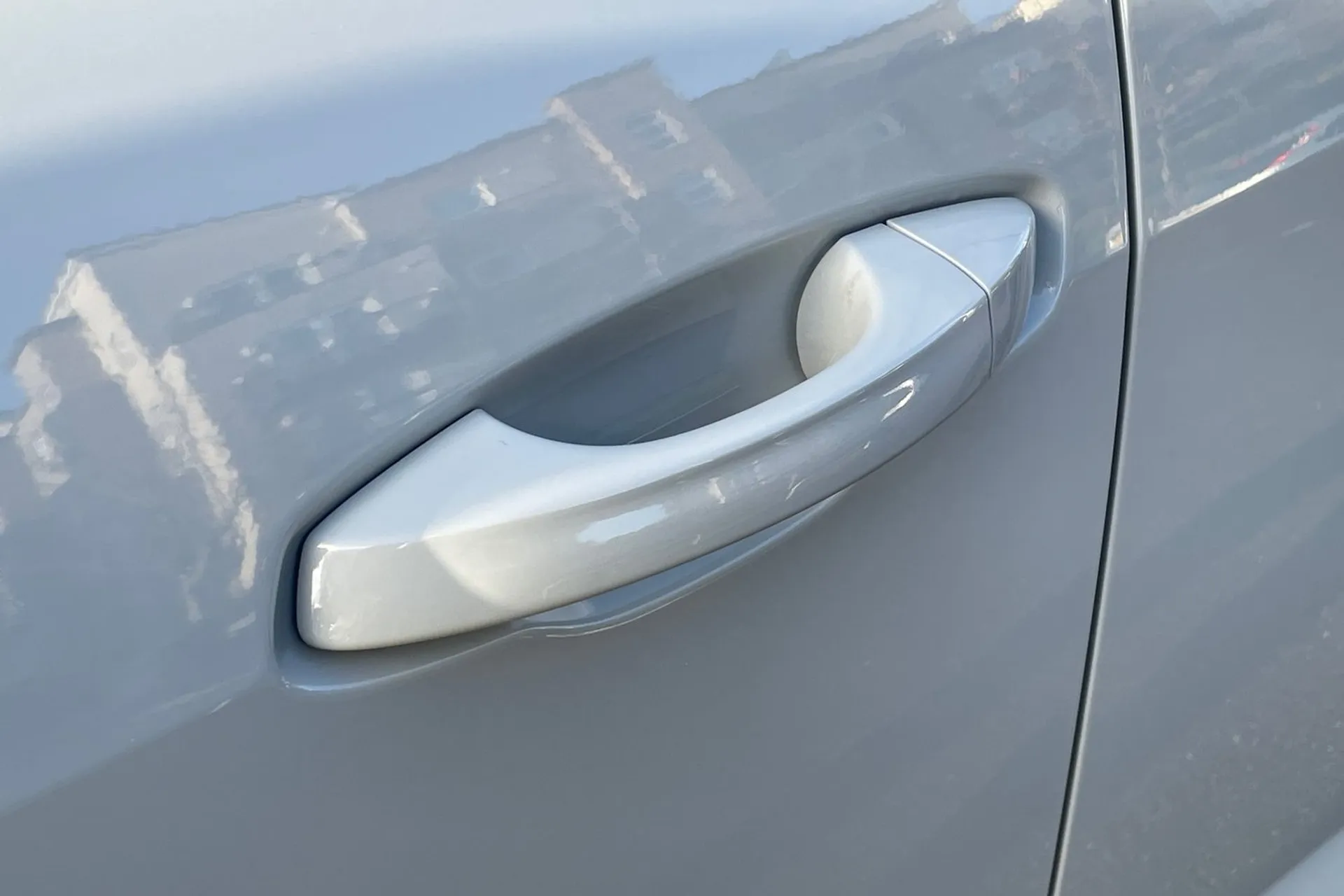 Audi Q3 thumbnail image number 16