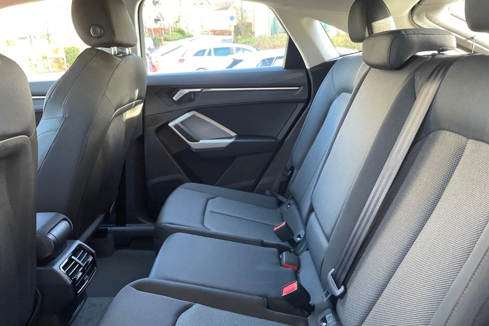 Audi Q3 thumbnail image number 30