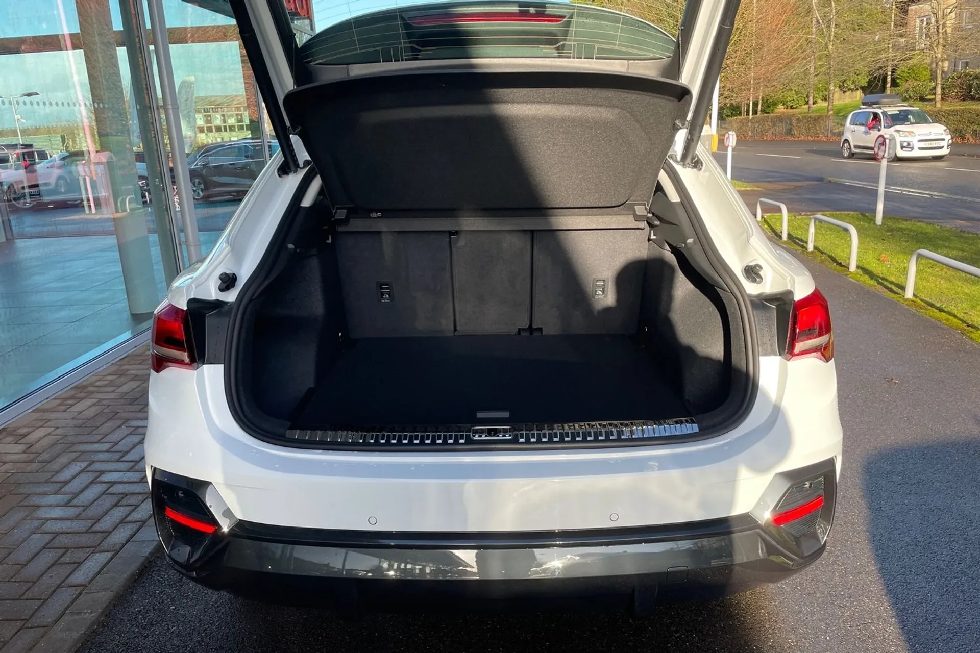 Audi Q3 thumbnail image number 19