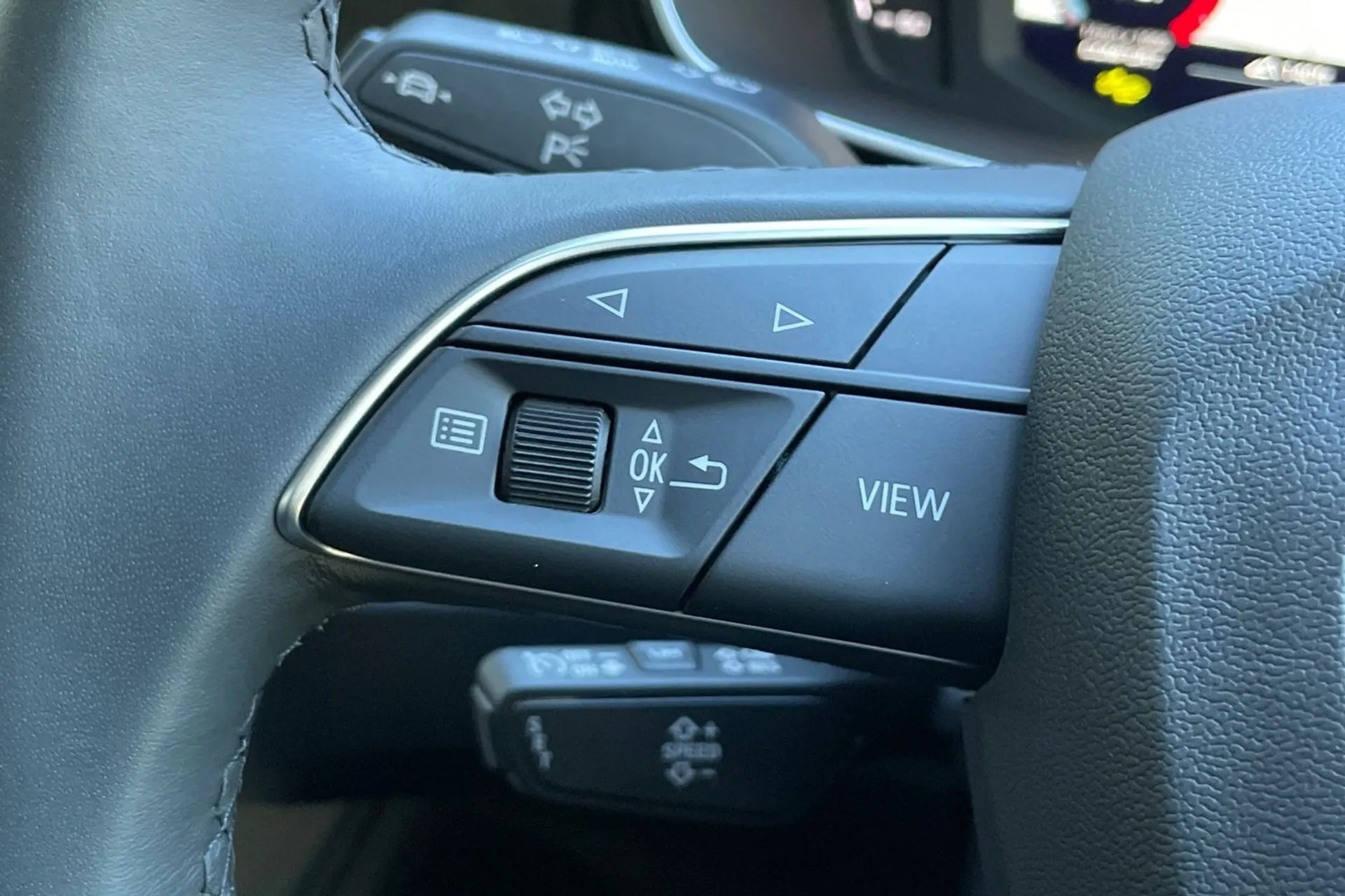 Audi Q3 thumbnail image number 36