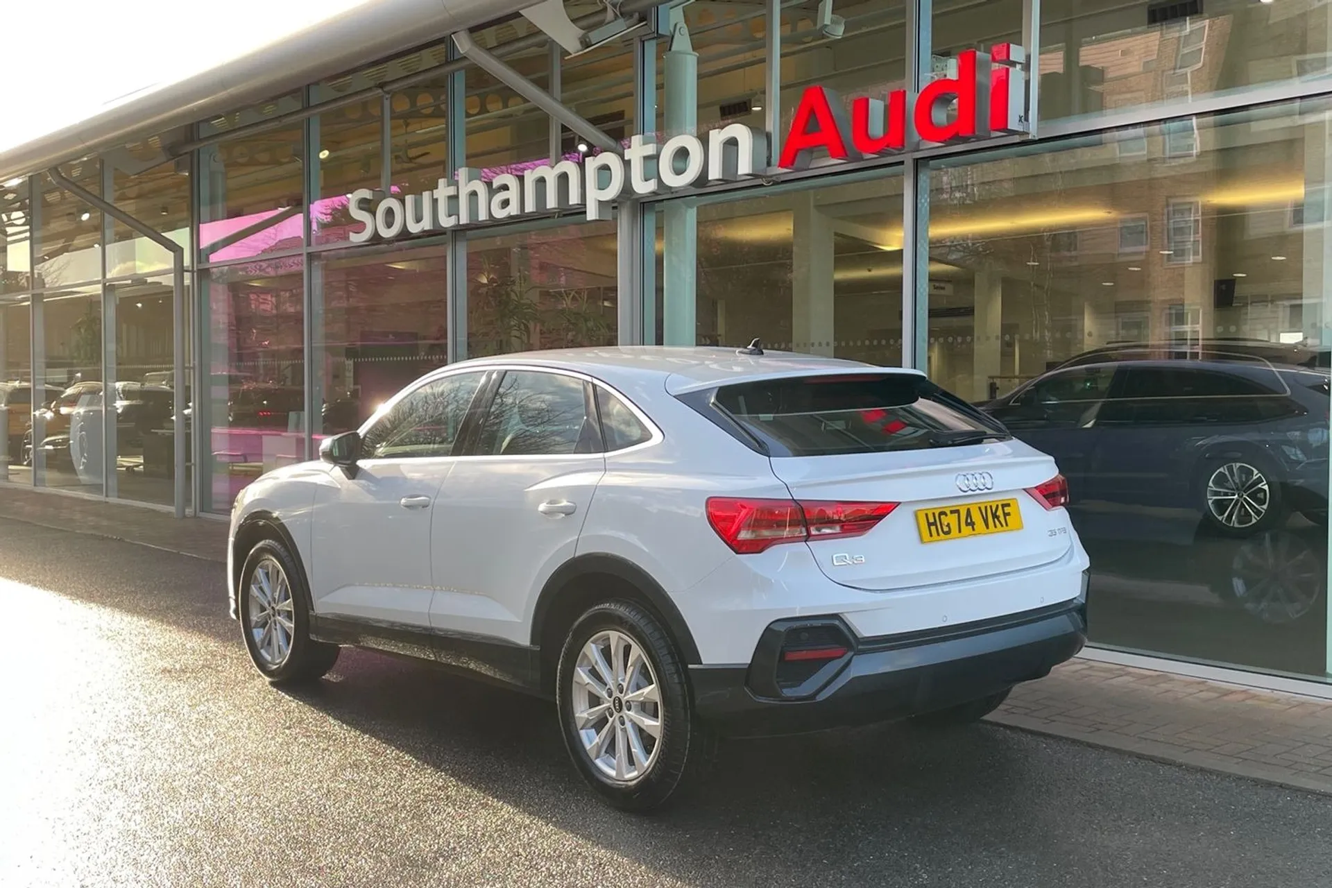 Audi Q3 thumbnail image number 9