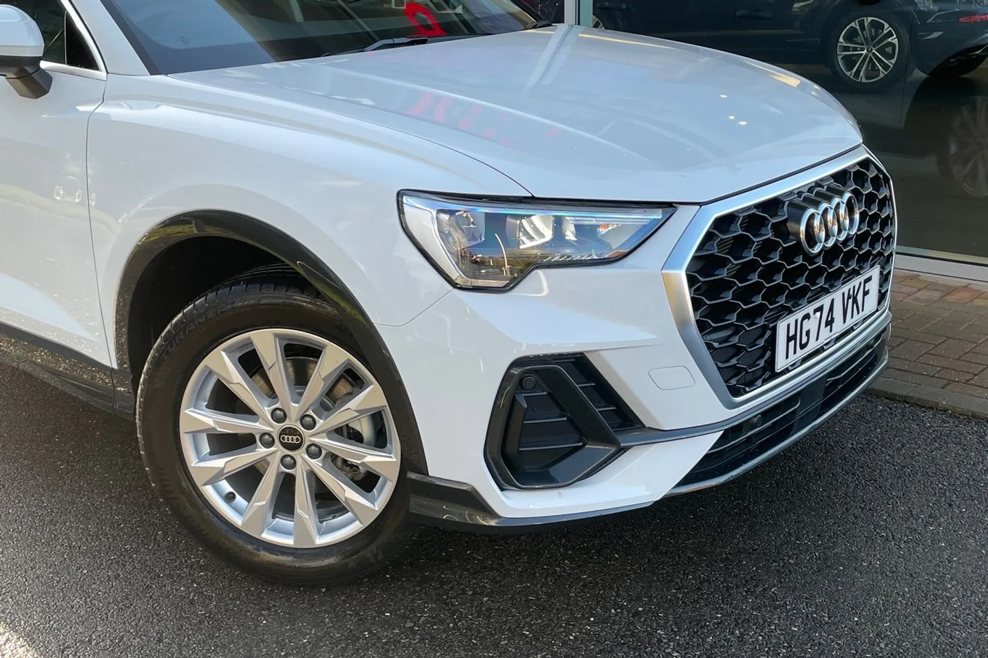 Audi Q3 thumbnail image number 6