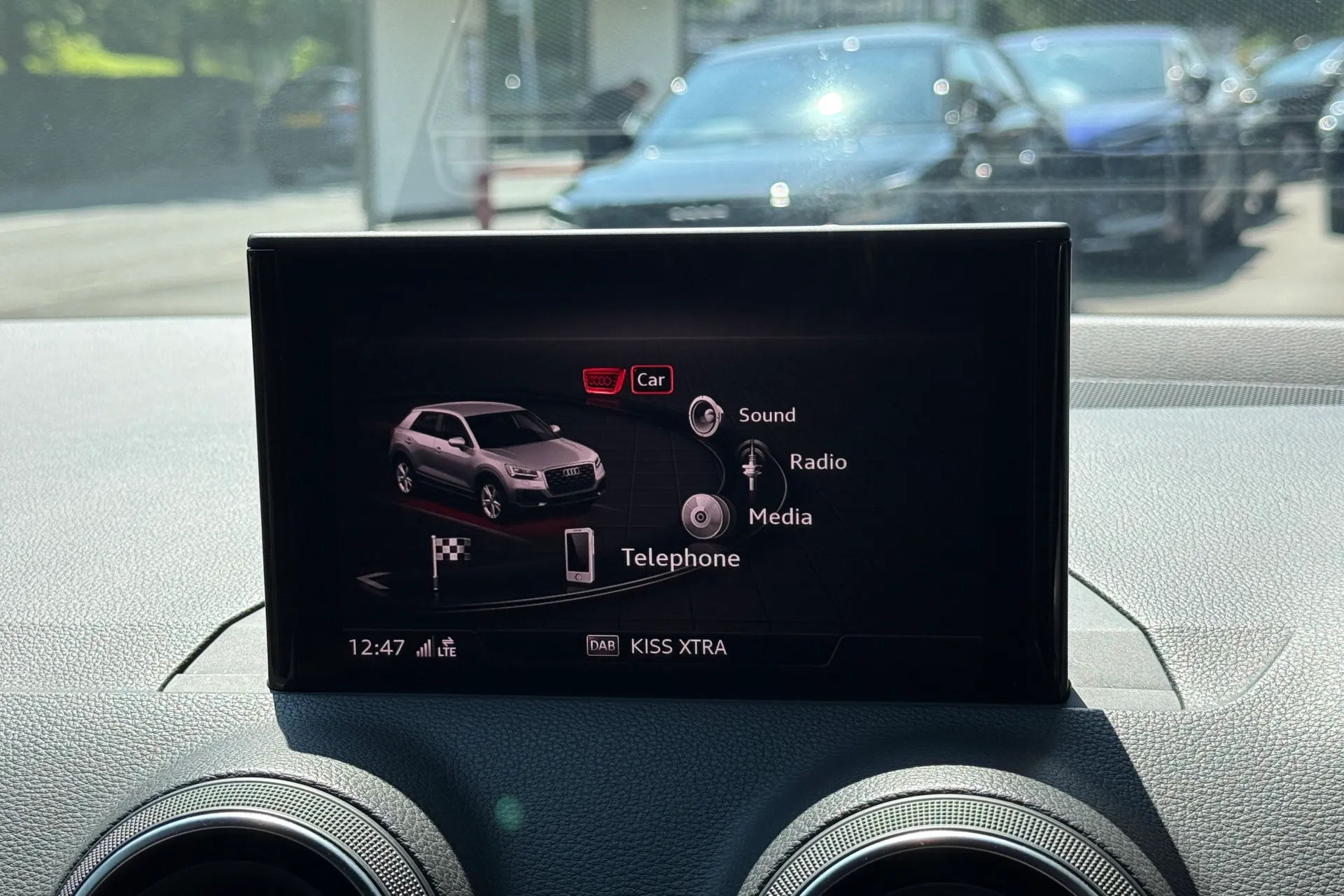 Audi Q2 thumbnail image number 15