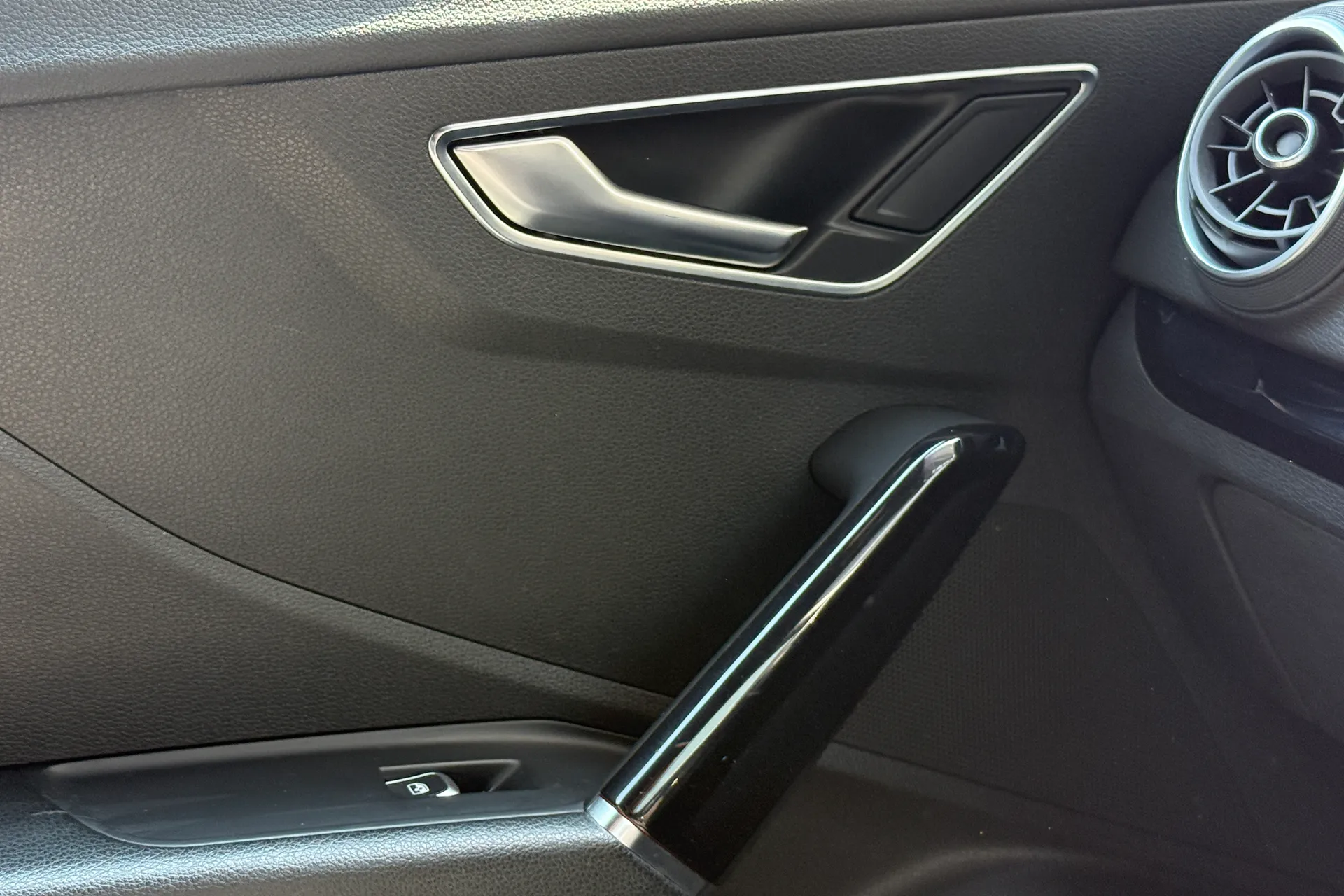 Audi Q2 thumbnail image number 27