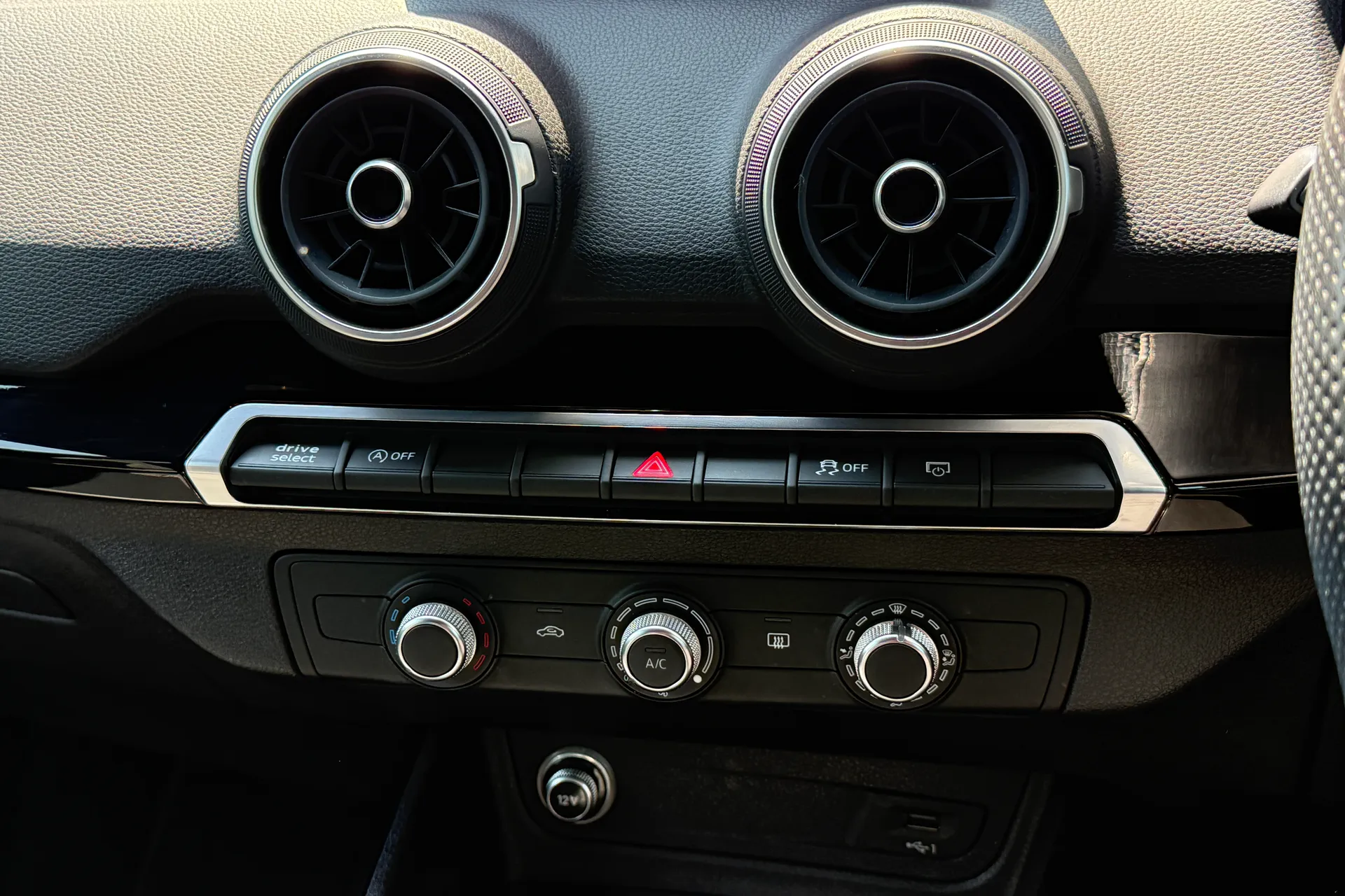 Audi Q2 thumbnail image number 17