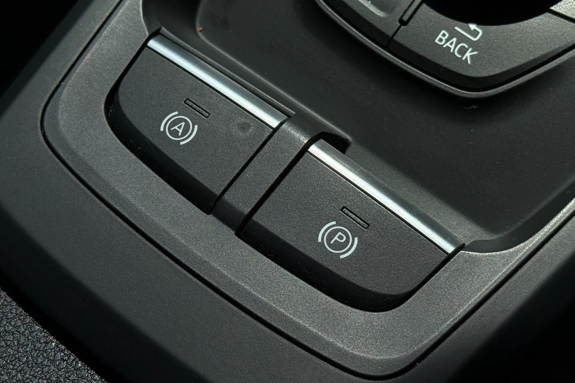 Audi Q2 thumbnail image number 25