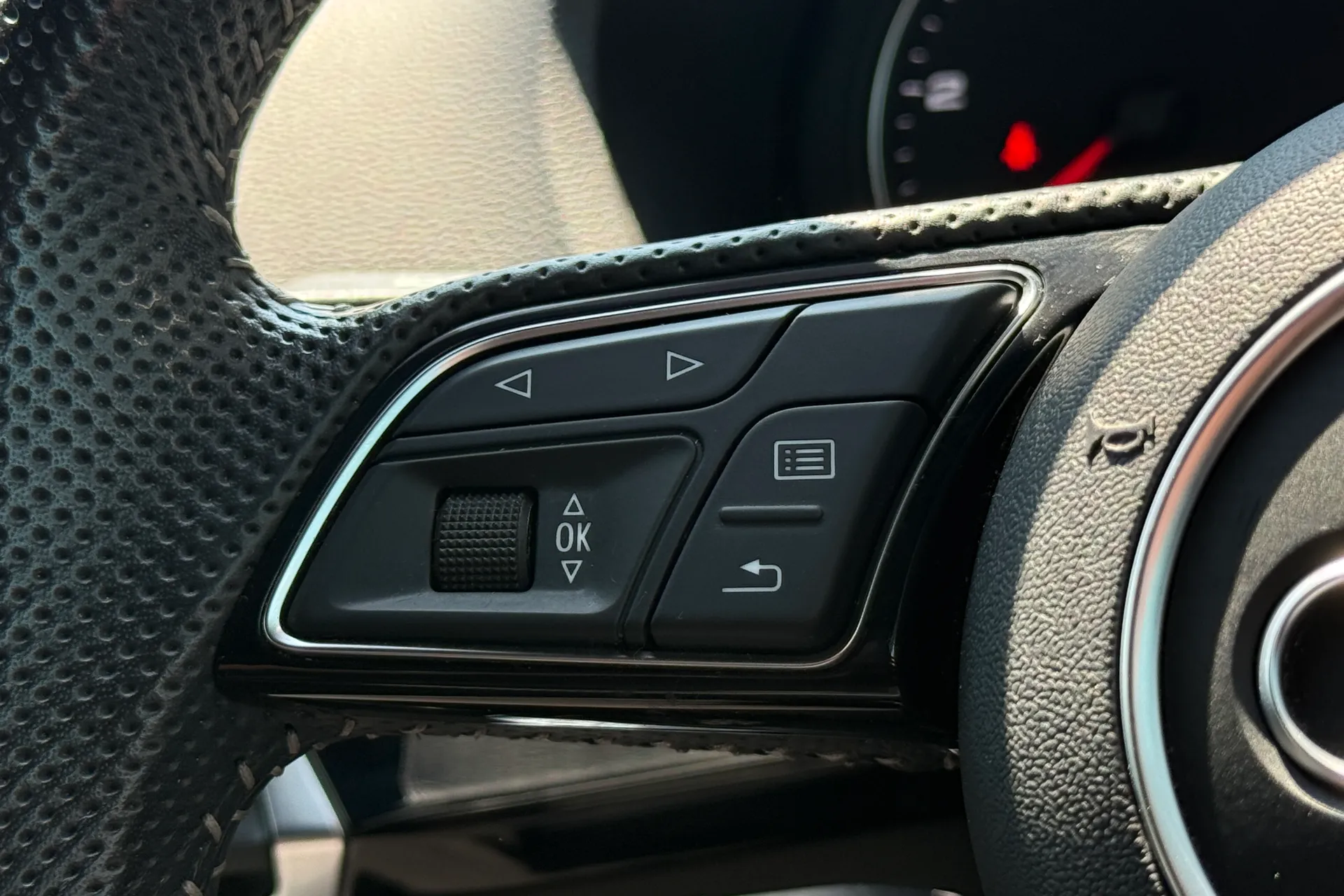 Audi Q2 thumbnail image number 11