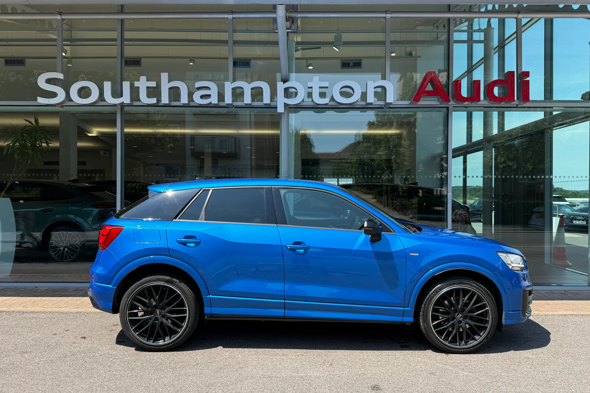 Audi Q2 thumbnail image number 2
