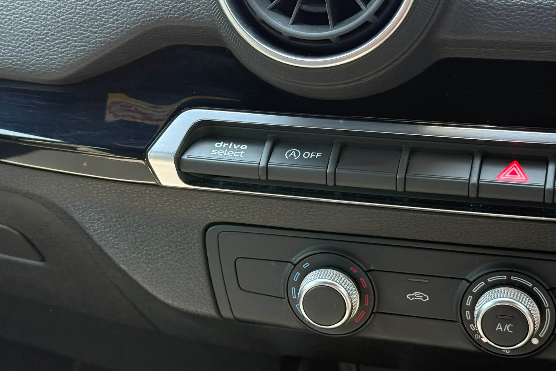 Audi Q2 thumbnail image number 18