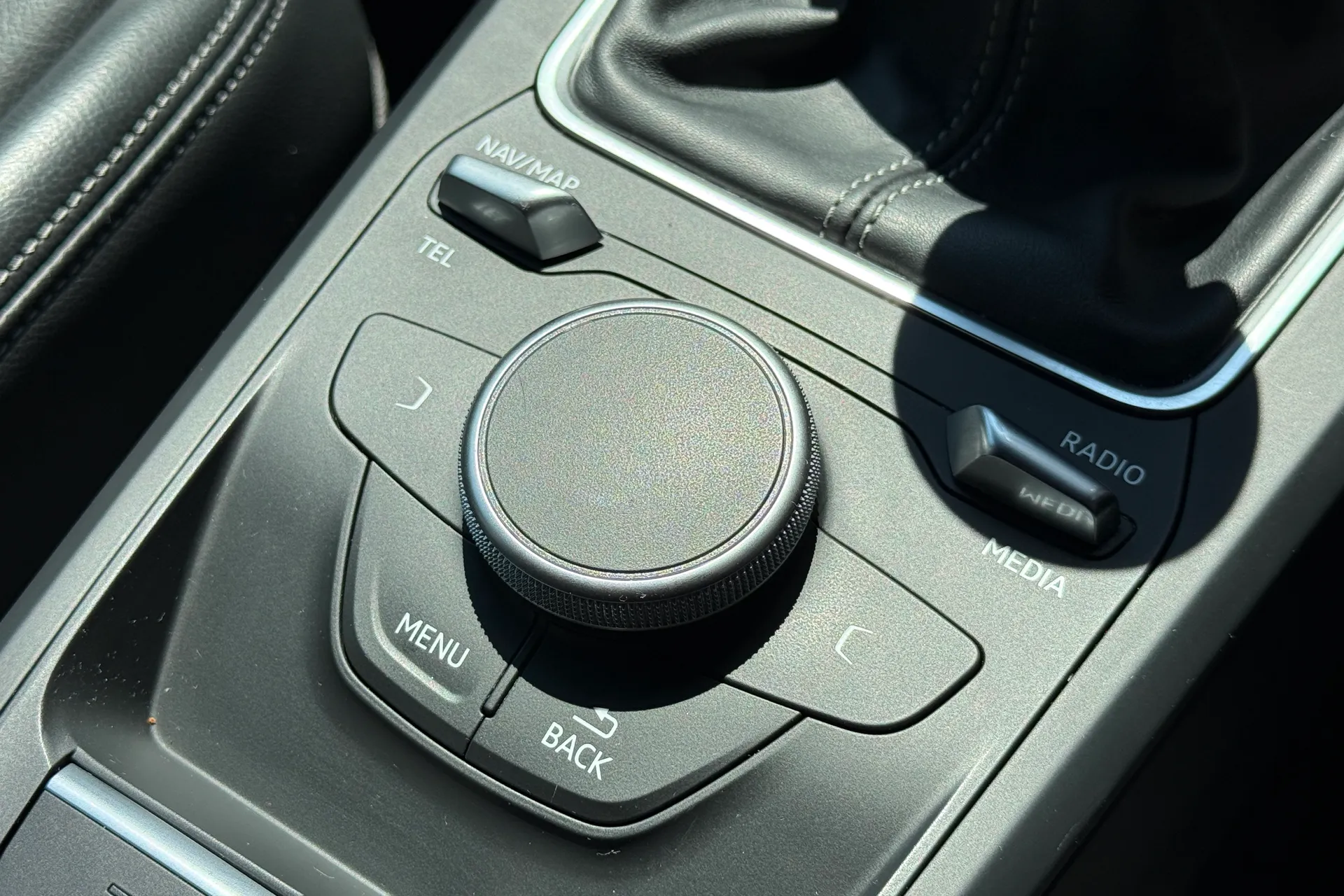 Audi Q2 thumbnail image number 22
