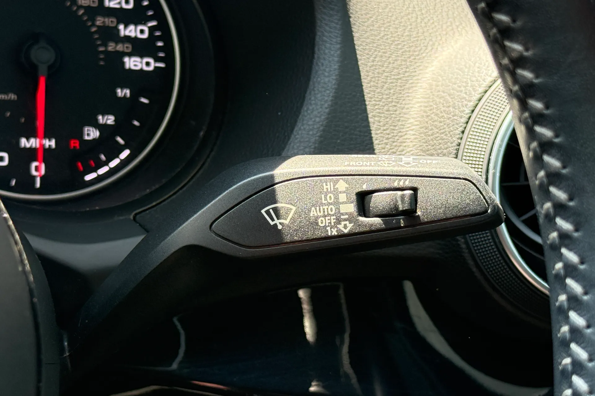 Audi Q2 thumbnail image number 13