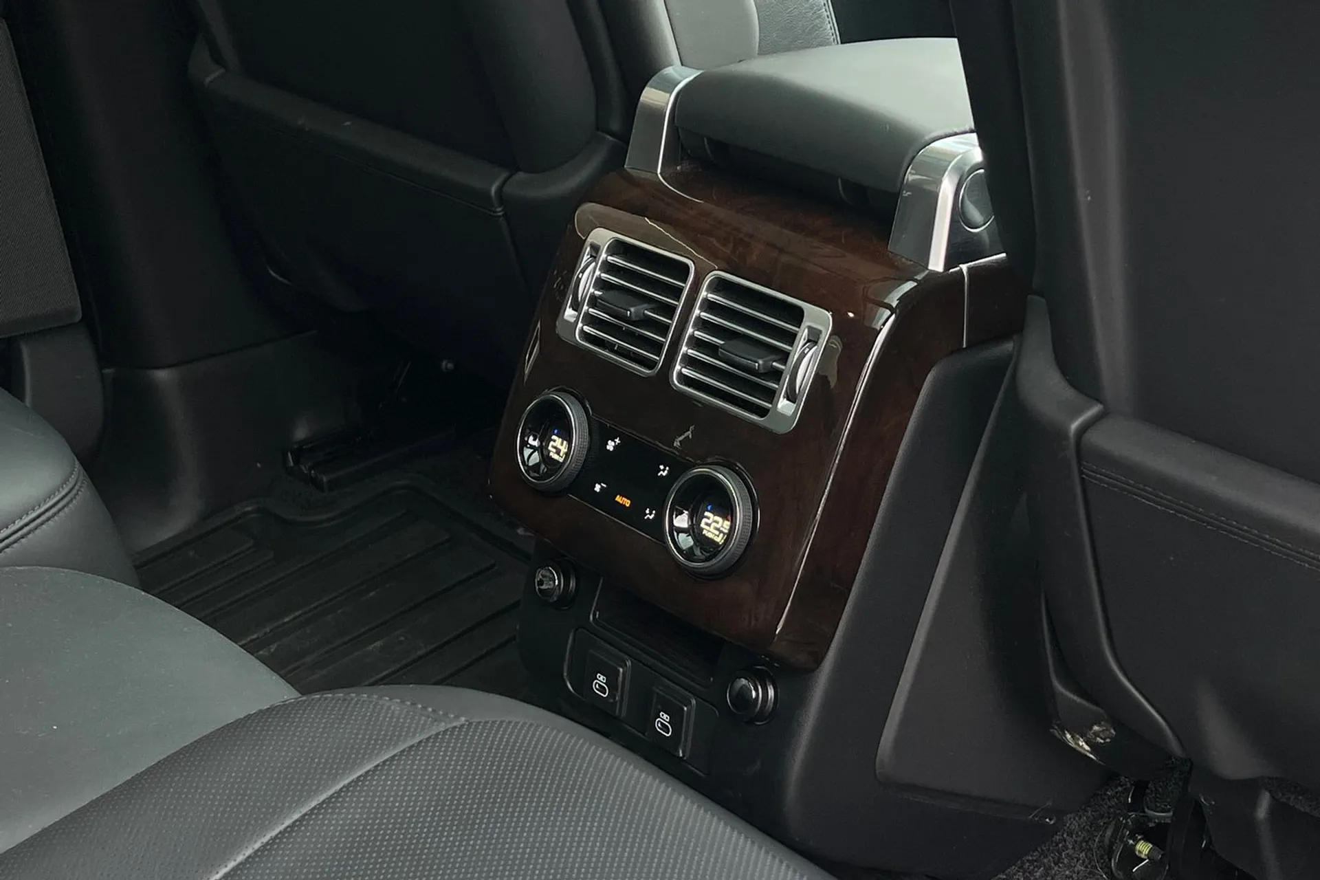 LAND ROVER RANGE ROVER thumbnail image number 40