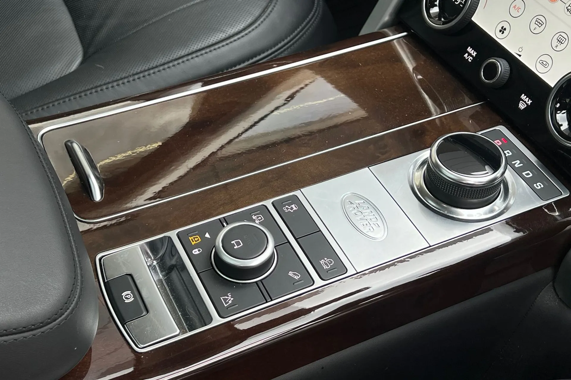 LAND ROVER RANGE ROVER thumbnail image number 24