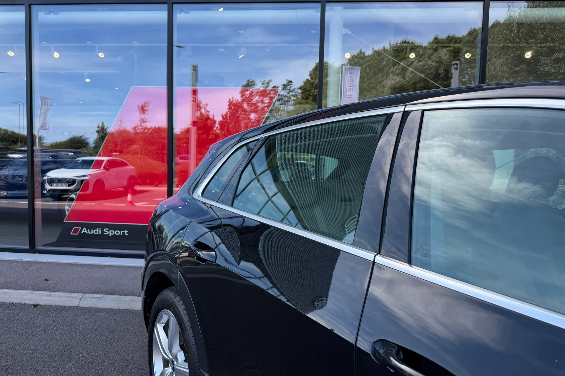 Audi e-tron thumbnail image number 10