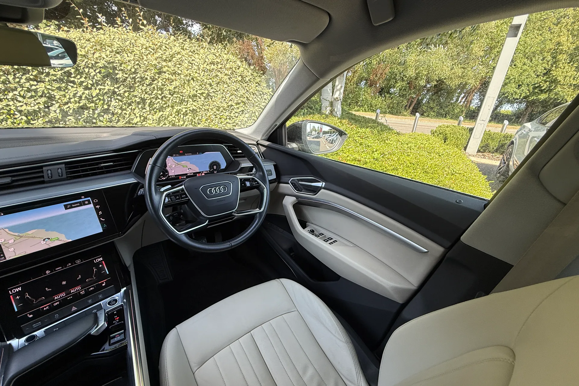 Audi e-tron thumbnail image number 53