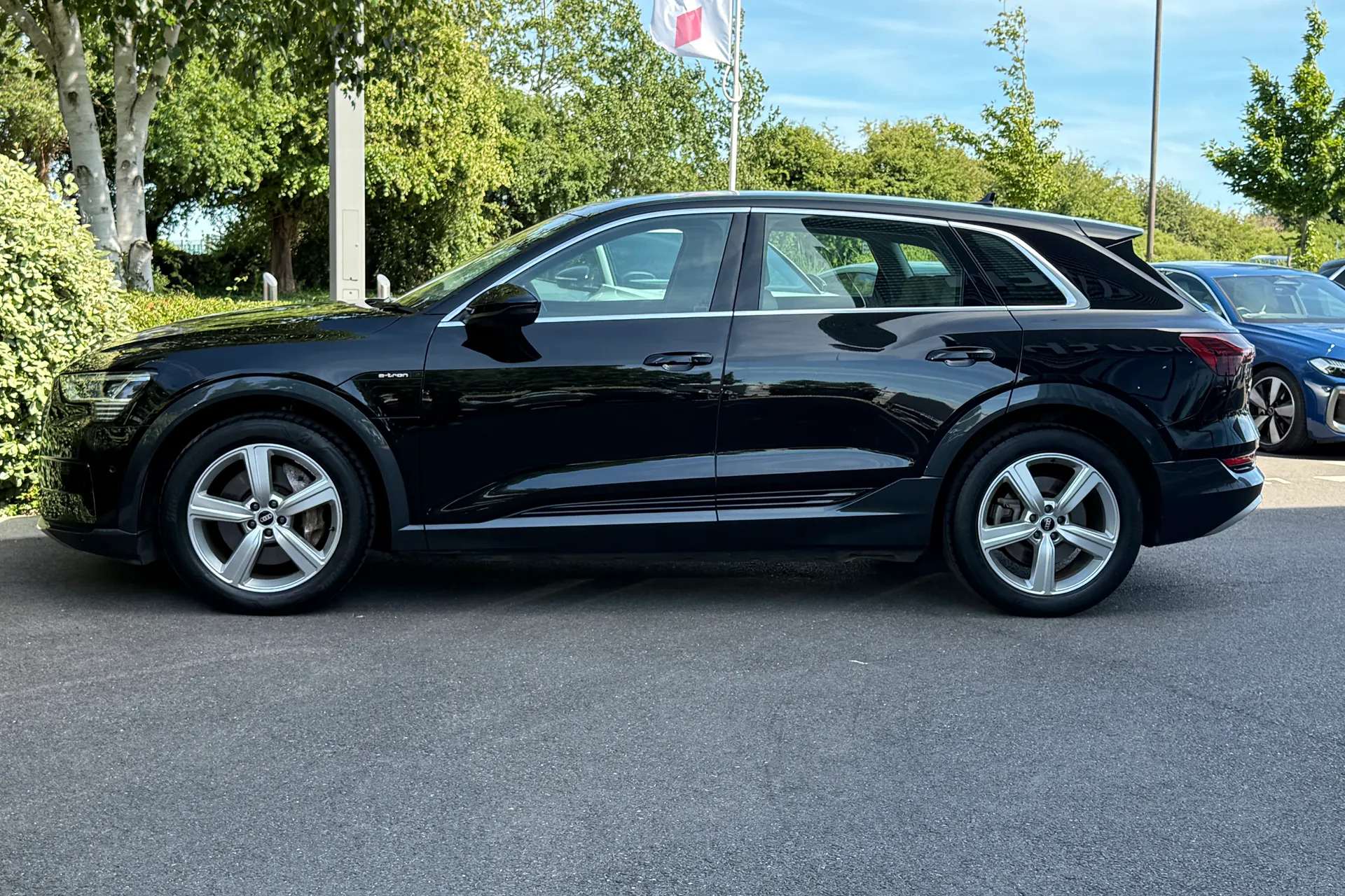 Audi e-tron thumbnail image number 17