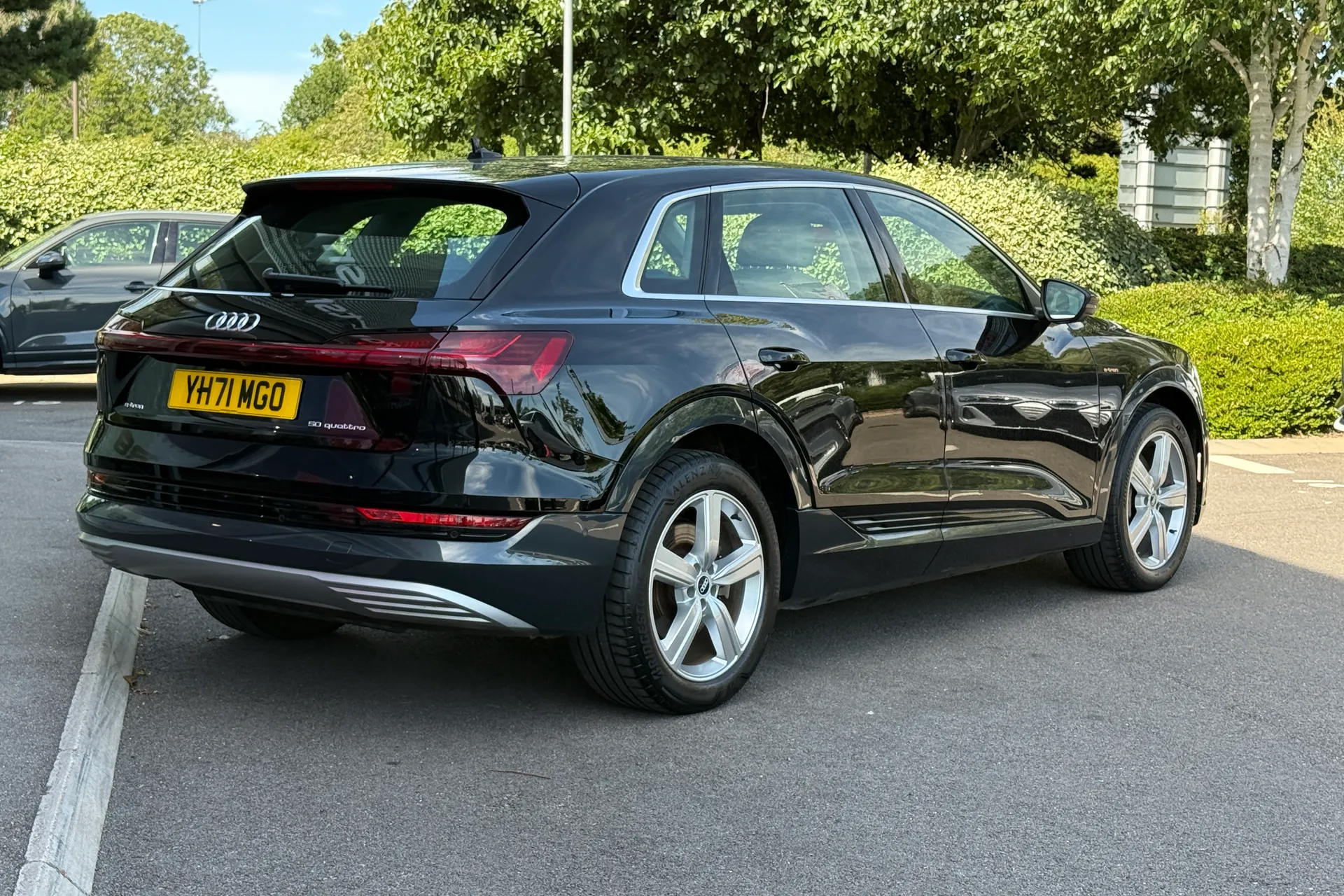 Audi e-tron thumbnail image number 22