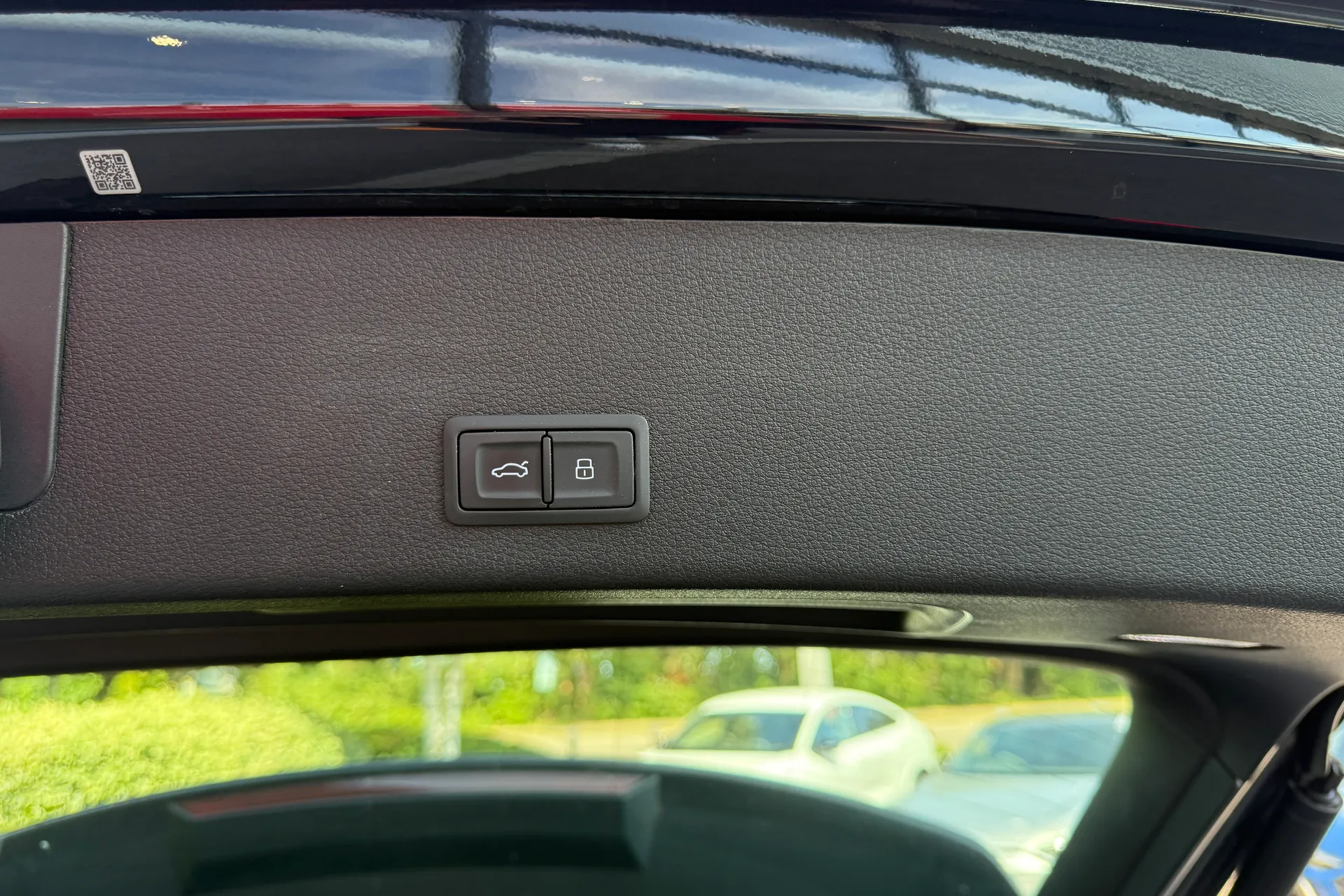 Audi e-tron thumbnail image number 50
