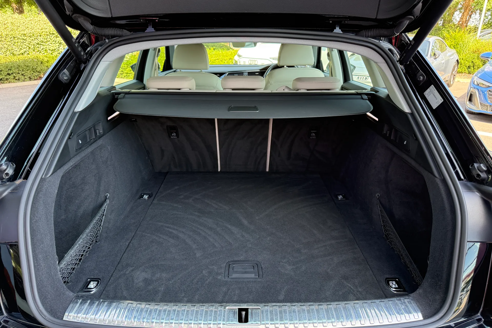 Audi e-tron thumbnail image number 47