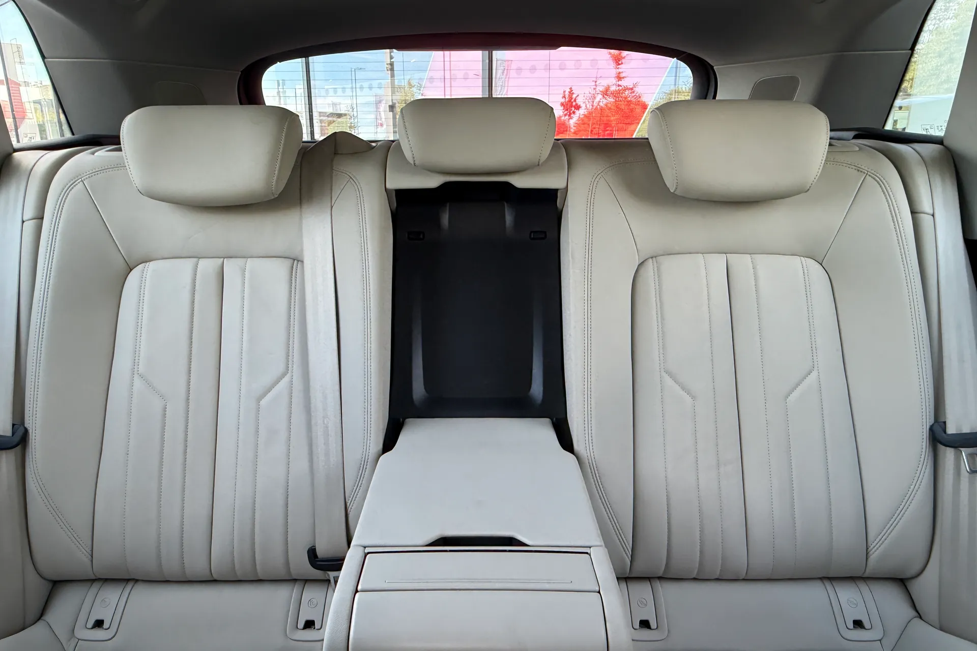 Audi e-tron thumbnail image number 48