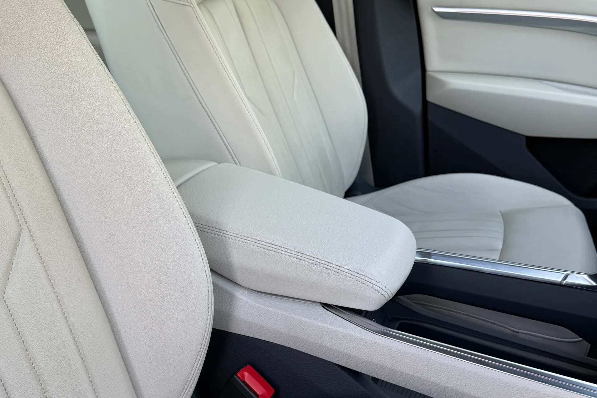 Audi e-tron thumbnail image number 31