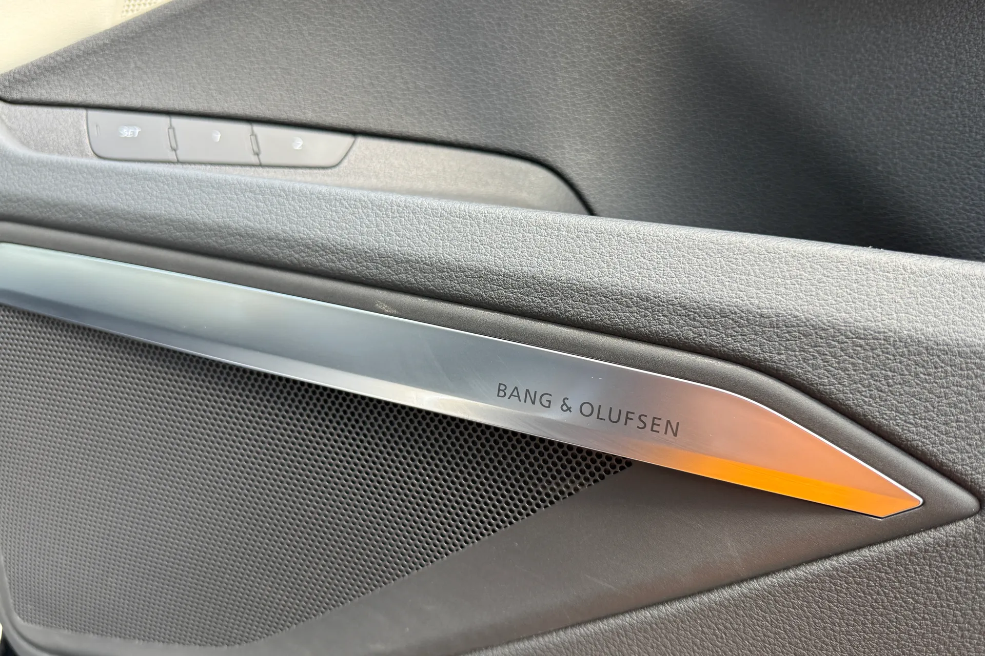 Audi e-tron thumbnail image number 32