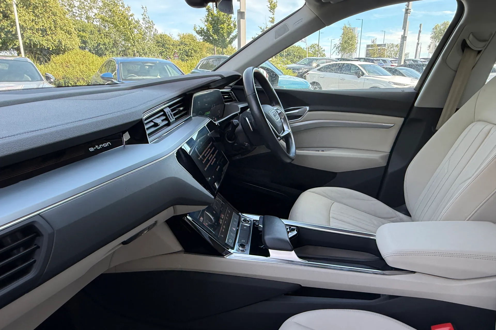 Audi e-tron thumbnail image number 13