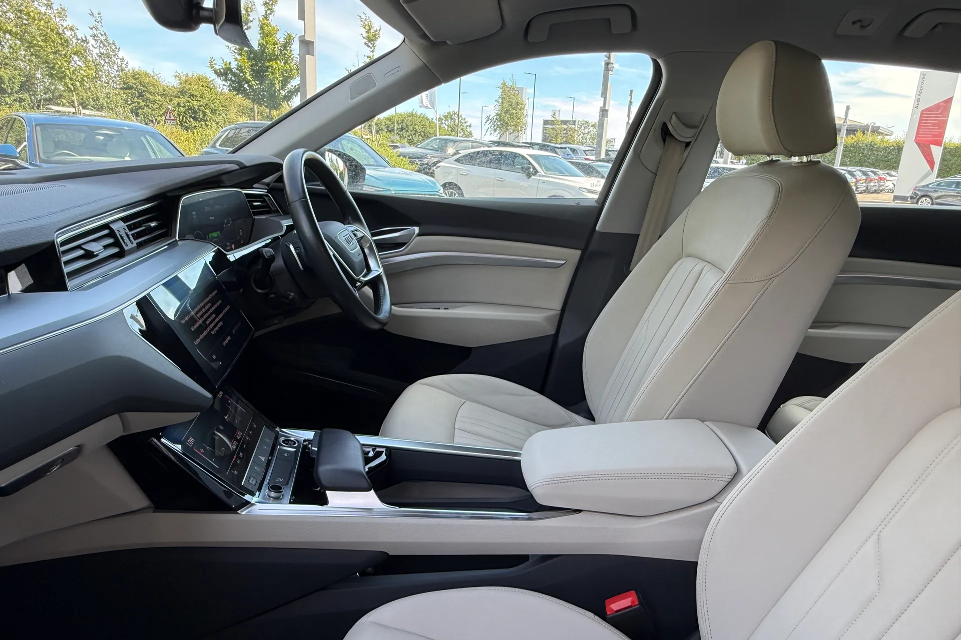Audi e-tron thumbnail image number 42