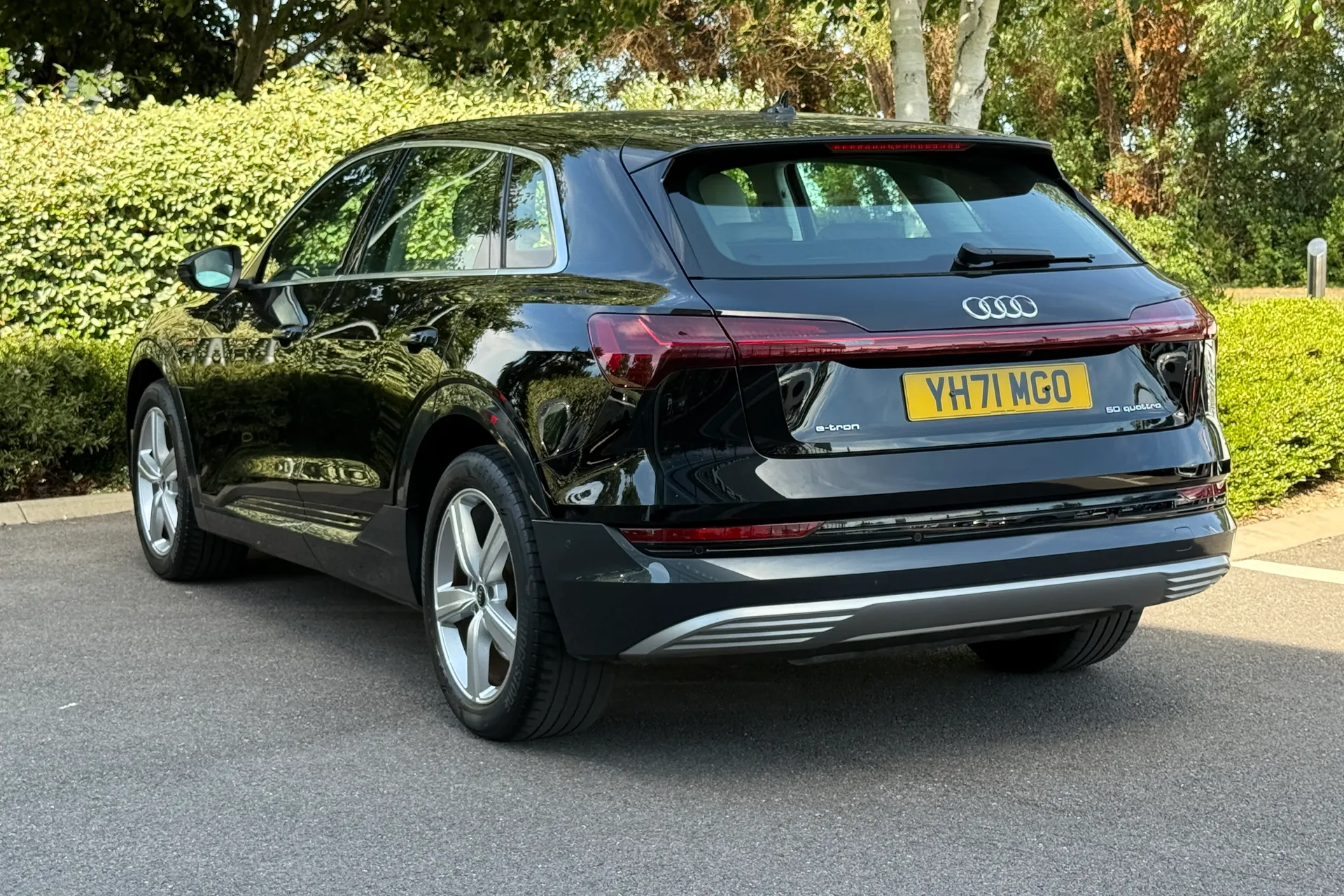 Audi e-tron thumbnail image number 11